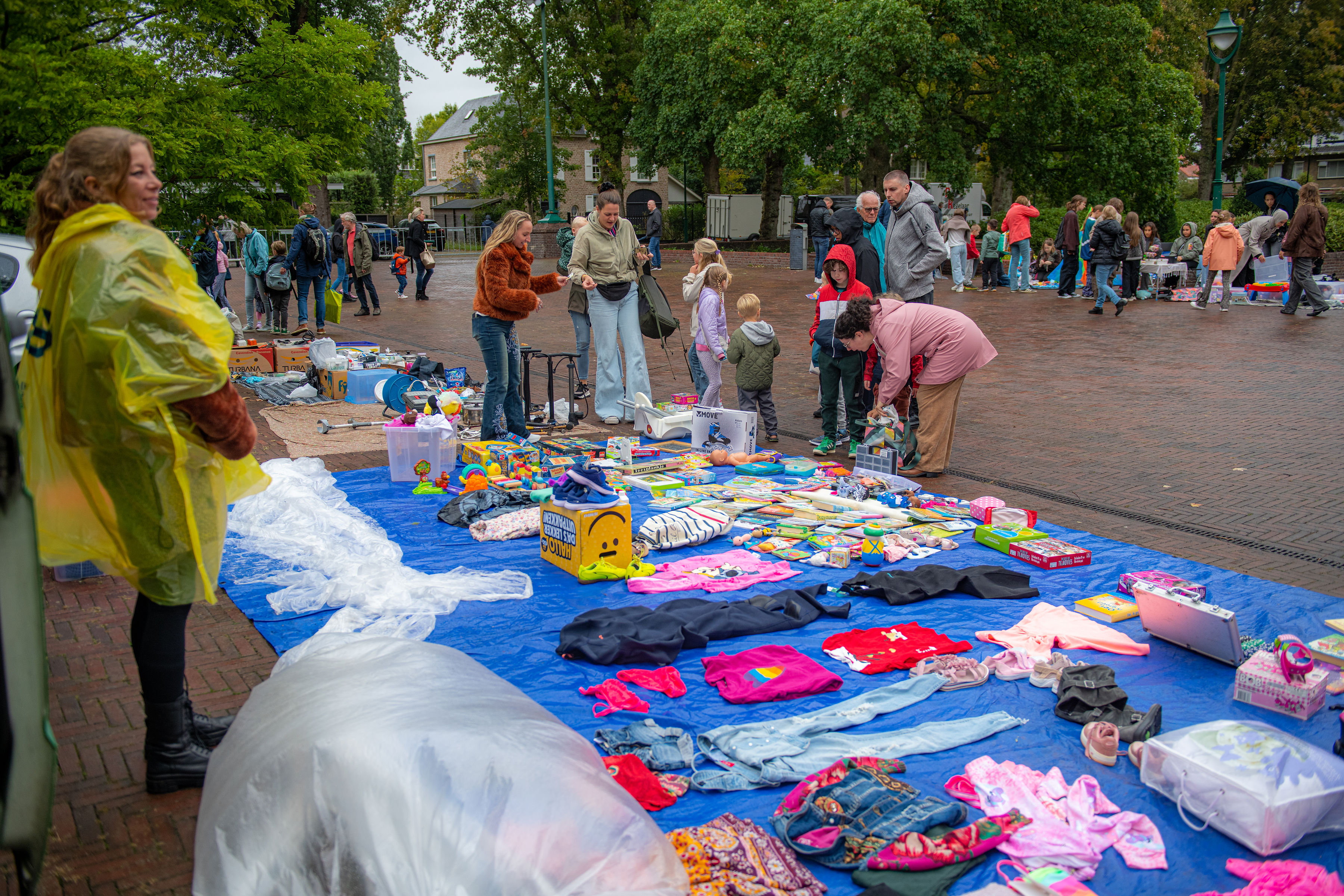 Kinderkleedjesmarkt op het Rijnplein